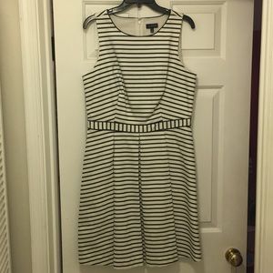 Size 12 Tall summer striped dress with pockets!